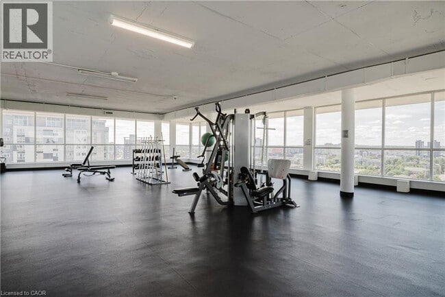 Building Photo - 375 King St N