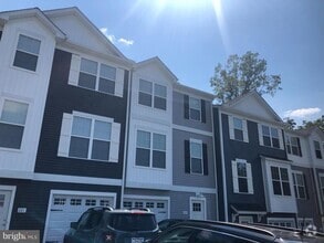 Building Photo - 219 Woodside Ave