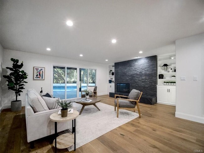 Building Photo - 4732 Del Moreno Dr