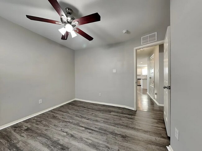 Foto del edificio - 118 Abelia Dr