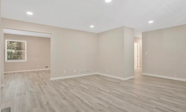 Building Photo - 3558 Troutdale Ct