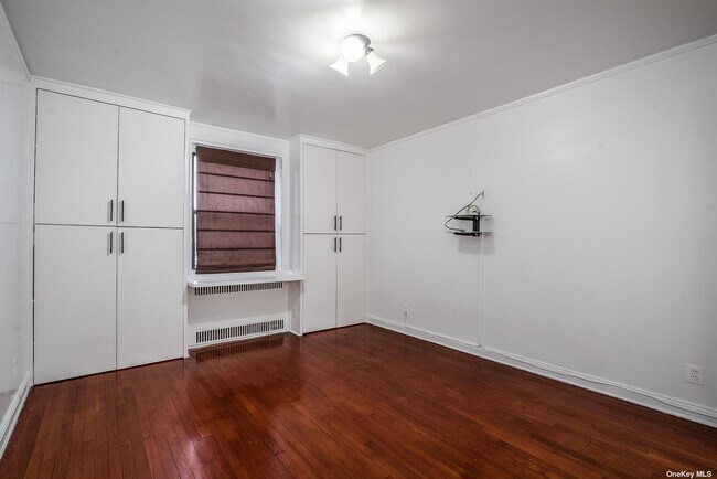 Foto del edificio - 139-06 Pershing Crescent