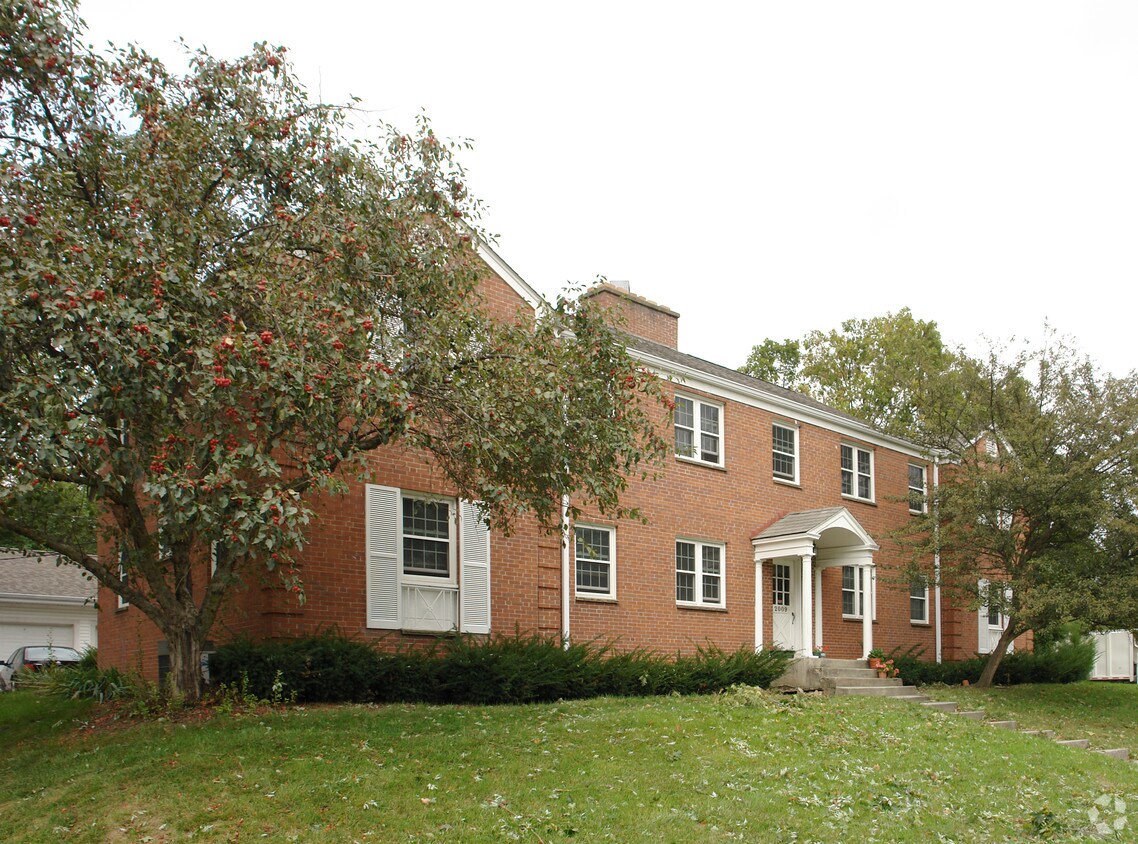 Primary Photo - 2009 Elmwood Ave
