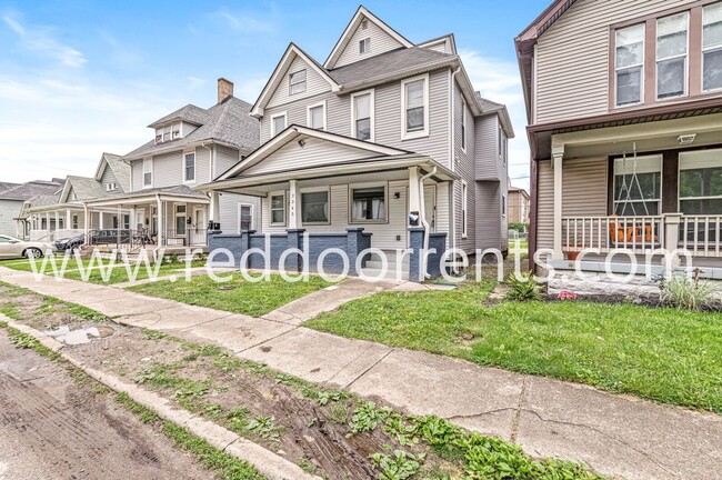 Foto del edificio - 2345 N Kenwood Ave