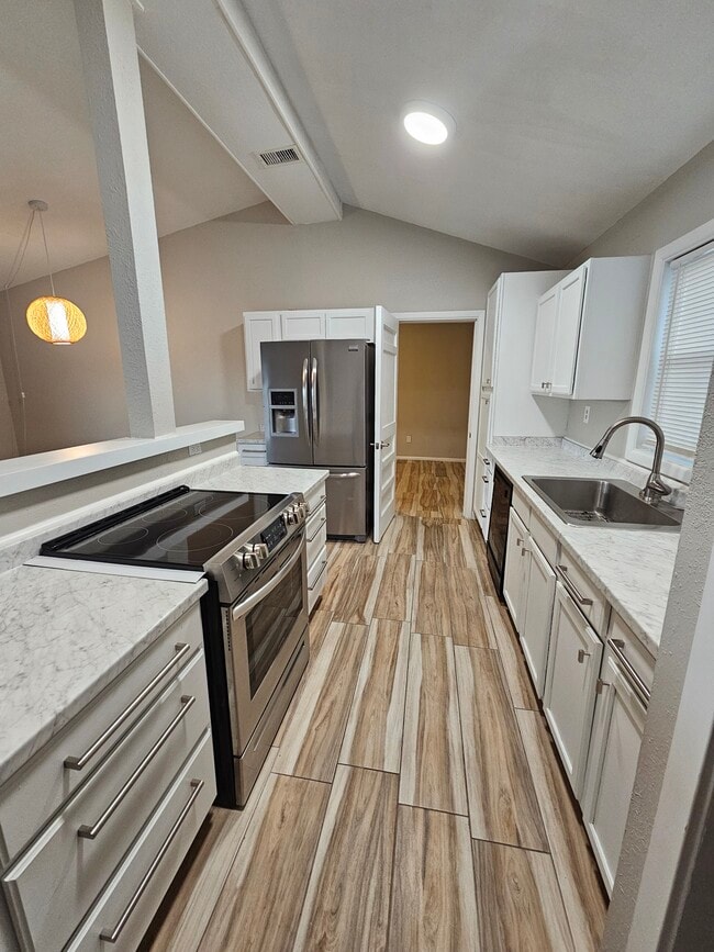 Building Photo - 1010 S Plains Park Dr