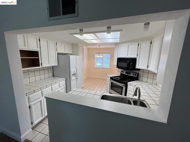 Building Photo - 600 Chandon Ct