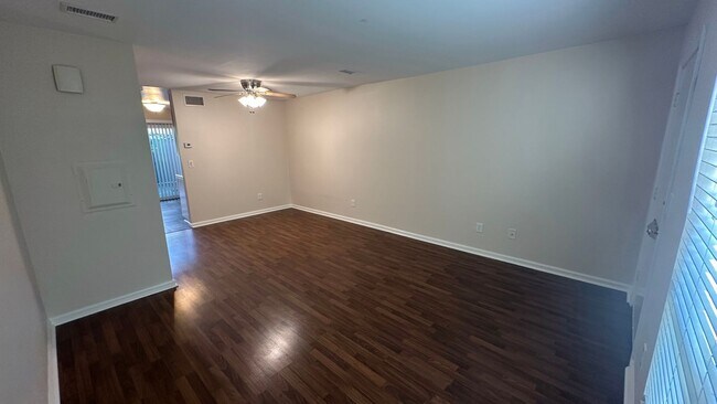 Foto del edificio - Large spacious 2 Bedroom in UTC