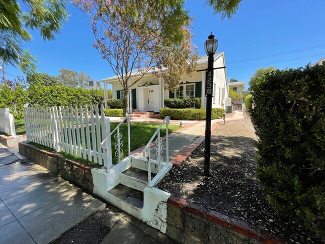 Foto del edificio - 4230 Gentry Ave