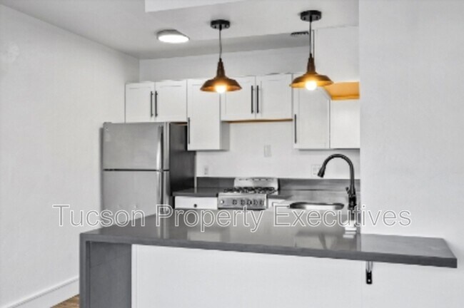 Foto del edificio - 824 E 10th St