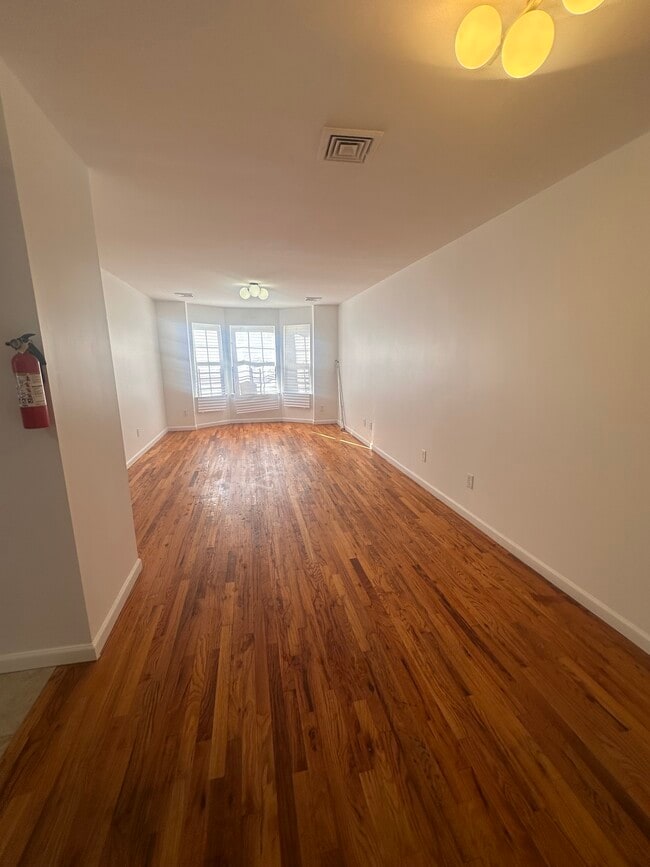 Building Photo - 722 S 20th St