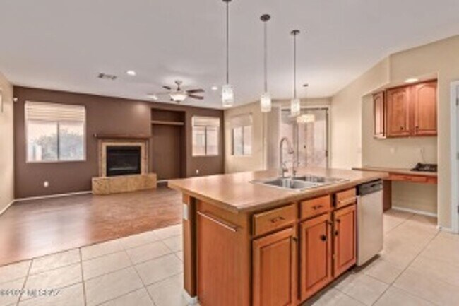 Foto del edificio - Beautiful home in gated community