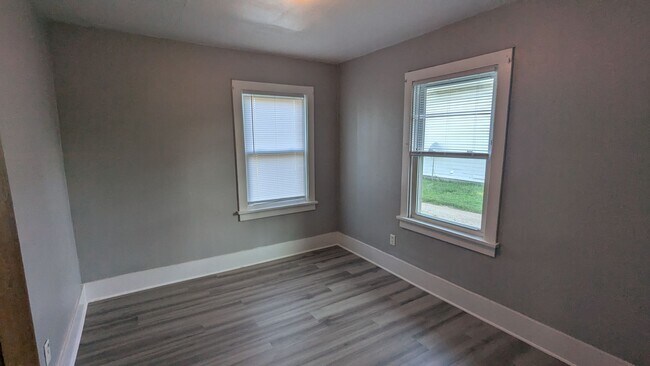 Foto del edificio - 306 Sullivan Ave