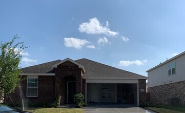 Building Photo - 1009 Voca Dr.