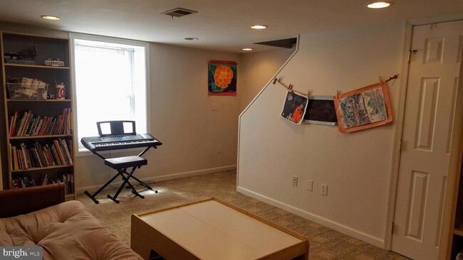 Foto del edificio - 1424 N Longfellow St