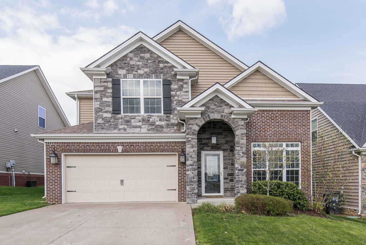 Foto principal - 2319 Patchen Wilkes Dr