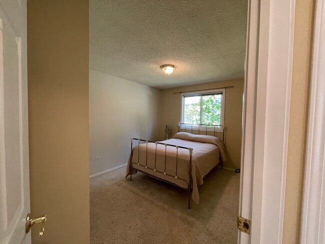 Bedroom 1 - 510 W Horizon Ct