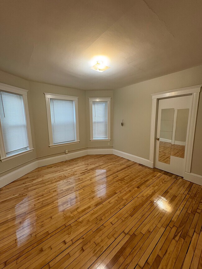 Foto del edificio - 16 Maine Ave