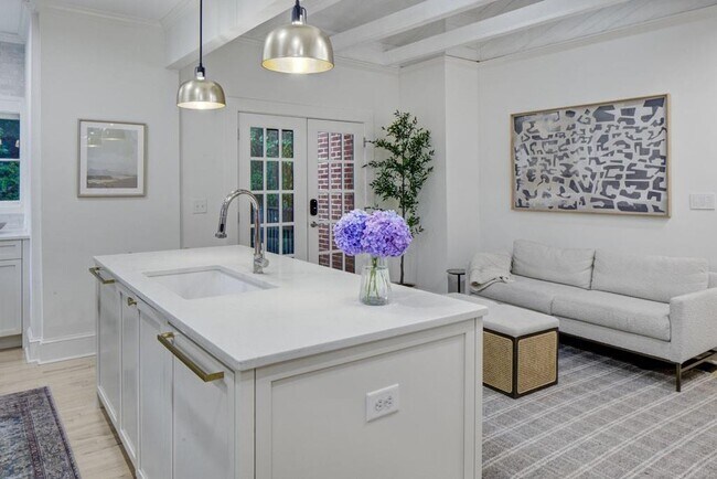 Foto del edificio - 2117 Fairhaven Cir NE