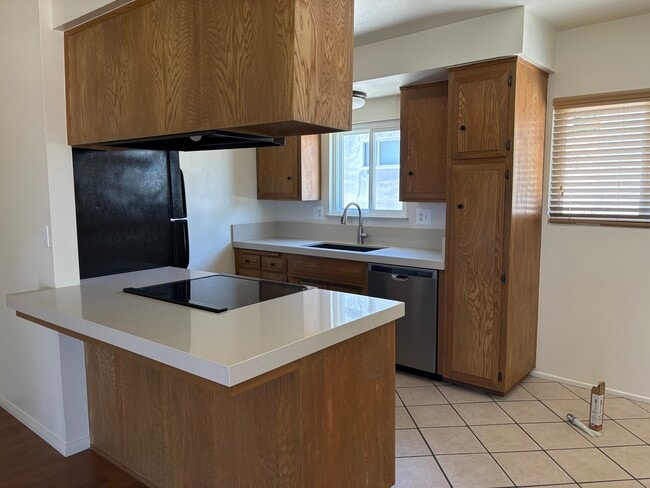 Kitchen - 1239 Amethyst St