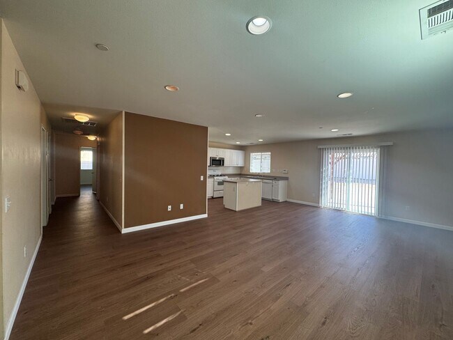 Foto del edificio - Eco-Friendly Home in Victorville