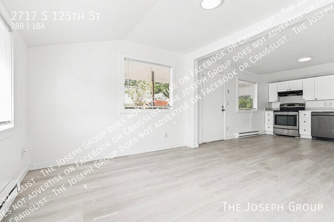 Building Photo - 2717 S 125th St