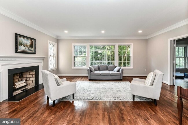 Building Photo - 2030 Spring Branch Dr