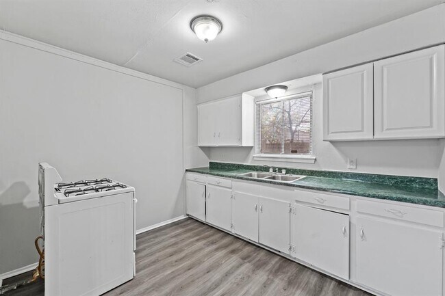 Building Photo - 11031 Lera St