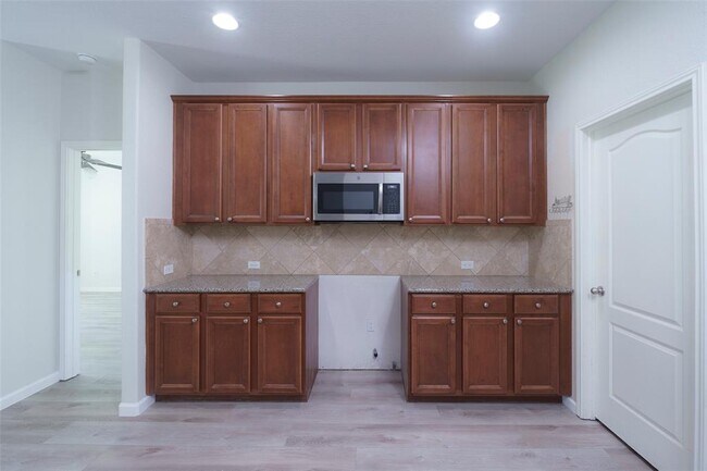 Building Photo - 1725 Woodvista Pl