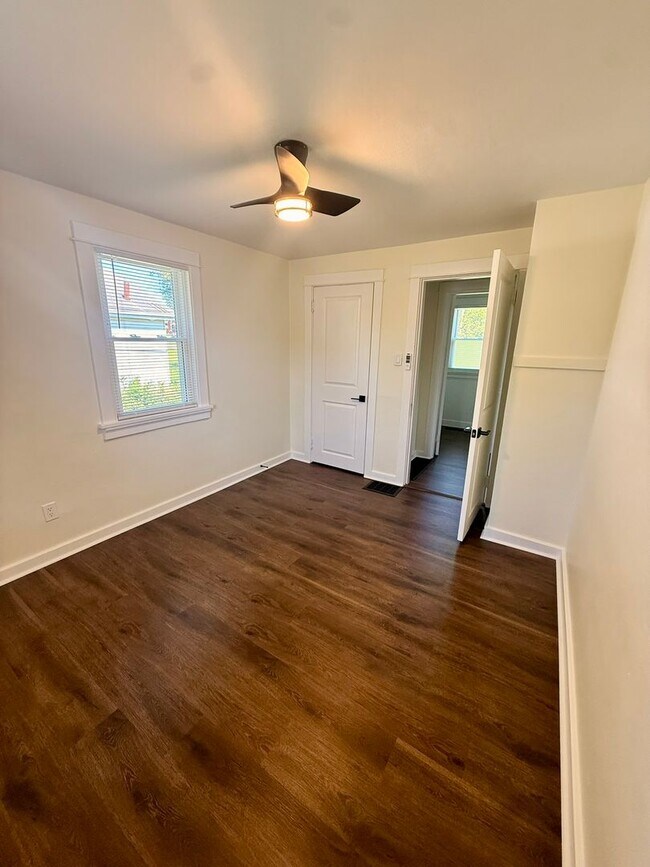 Building Photo - Gorgeous Updated 3BR Home | Granite Countertops | Detached Garage | Huge Backyard