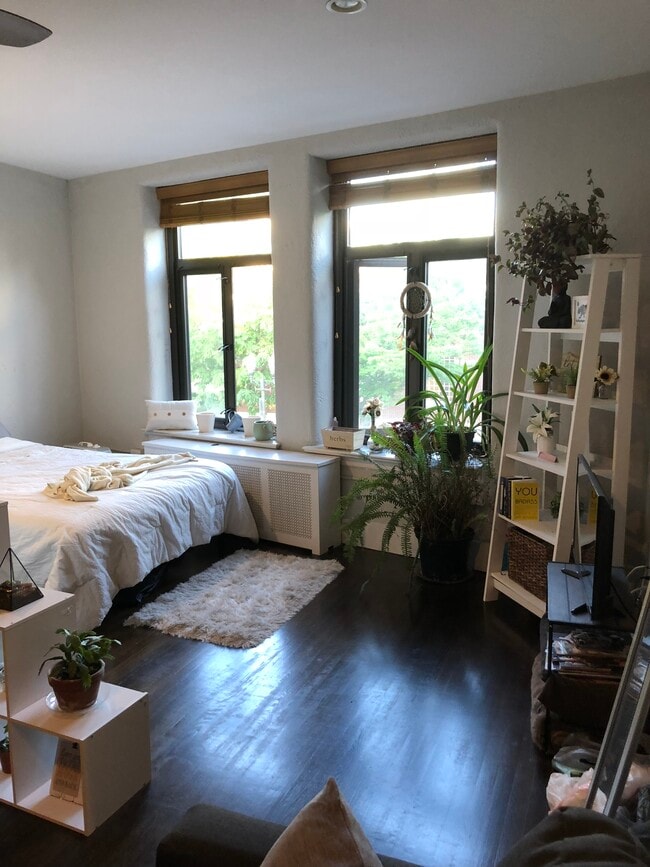 Building Photo - 65 Bedford St