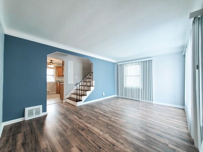 Building Photo - 3 Bed - 2 Full Bath Cape Cod for Rent!