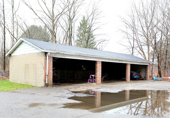 Building Photo - 4491-4529 Hudson Dr