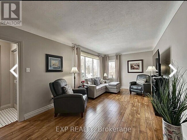 Photo du bâtiment - 210 Lakeshore Rd