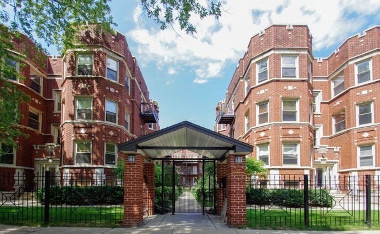 Foto principal - Available 9/1 - Bright 2-bed 1-Bath condo ...