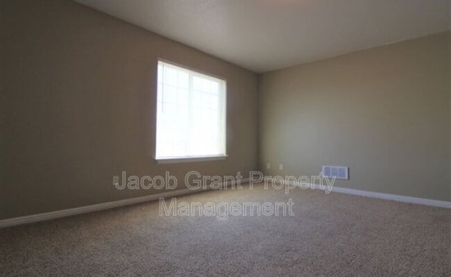 Building Photo - 980 Eve Dr