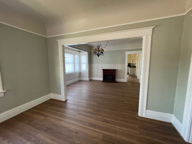 Photo - 1127 Elgin St House