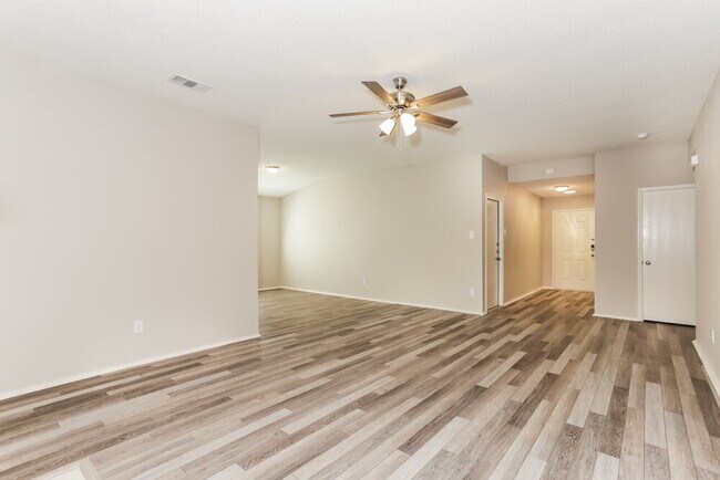 Foto del edificio - 8132 Fox Chase Dr