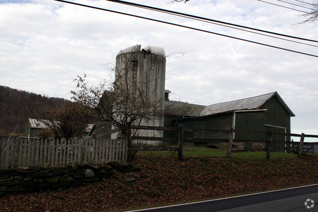 Building Photo - 327 S Amenia Rd