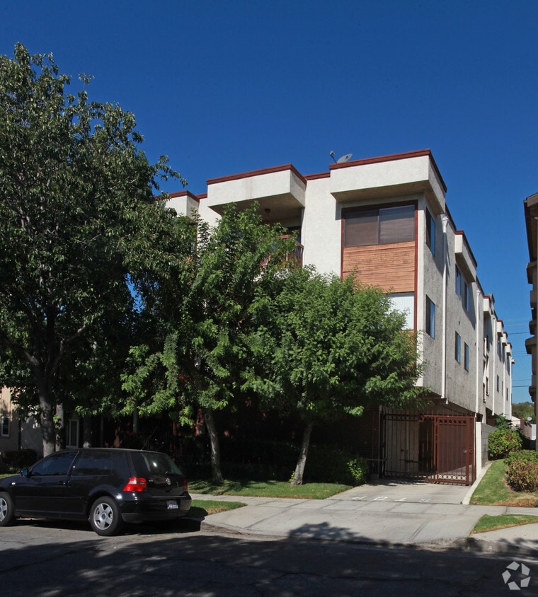 Primary Photo - 623 E Cypress Ave