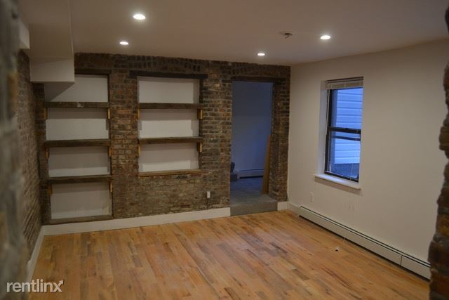 Building Photo - 487 Monroe St