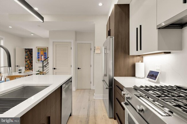 Foto del edificio - 3933 14th St NW
