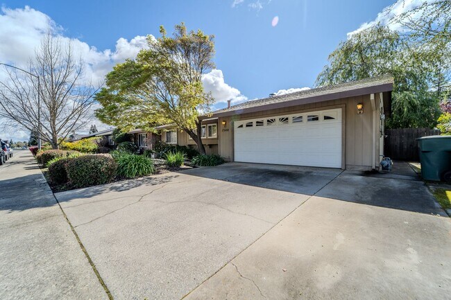 Building Photo - North Yuba City 3 bd 2 bath Home