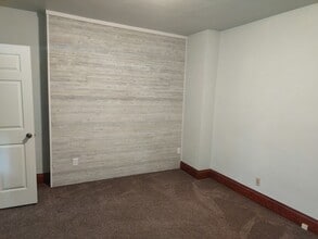 Building Photo - 236 E Rose St