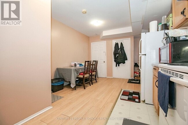 Building Photo - 106 Winterfold Dr