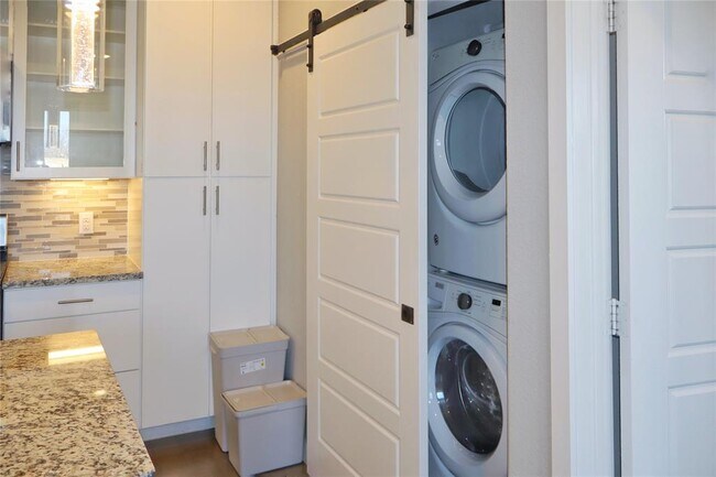 Foto del edificio - 810 S Rock St