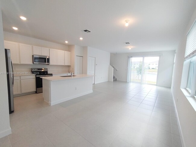 Building Photo - 532 Rivergrass St