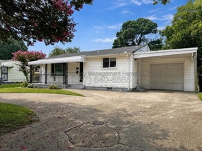 Building Photo - 711 Marcus St