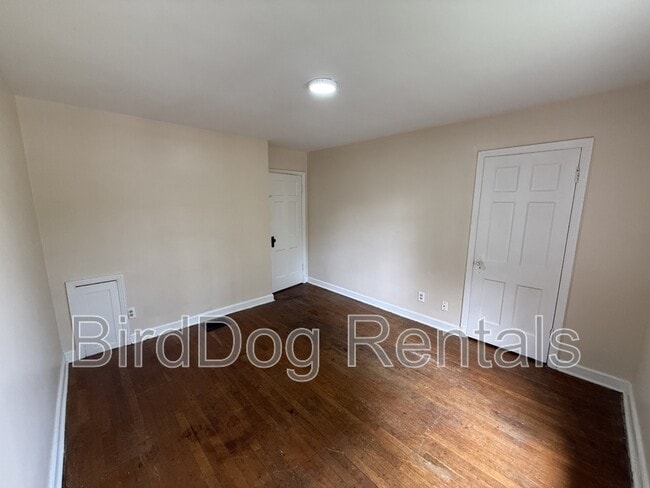 Building Photo - 1025-1027 Lilley Avenue - 1