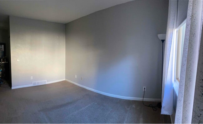 Building Photo - 124 Grenadier Ct