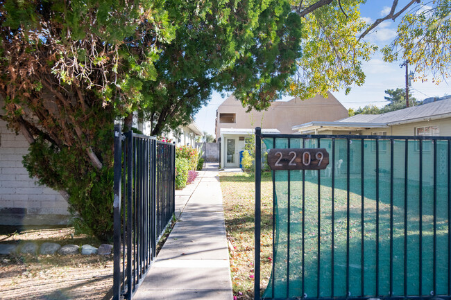 Building Photo - 2209 S Granada Dr